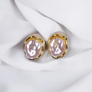 Artificial baroque pearl stud earrings with gold lining – unique women’s jewellery.