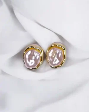 Elegant artificial jewellery set with gold polish and colorful stones on a velvet display