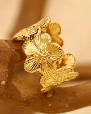Bracelet in gold design with a delicate chain and charm on a woman's wrist.